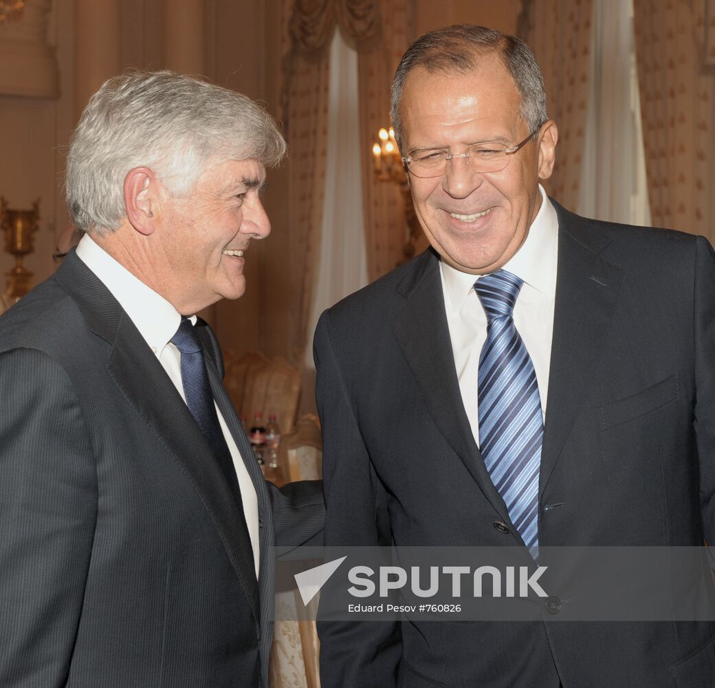 Sergei Lavrov meets with Lawrence Cannon in Moscow
