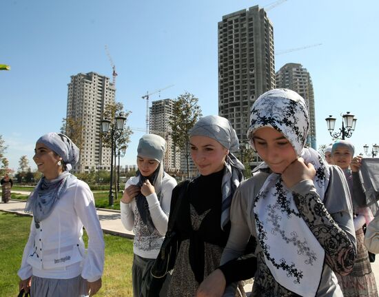 Flashmob "The way a Chechen woman should dress", Grozny
