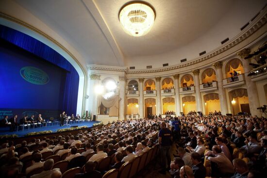 Vladimir Putin attends 9th International Investment Forum