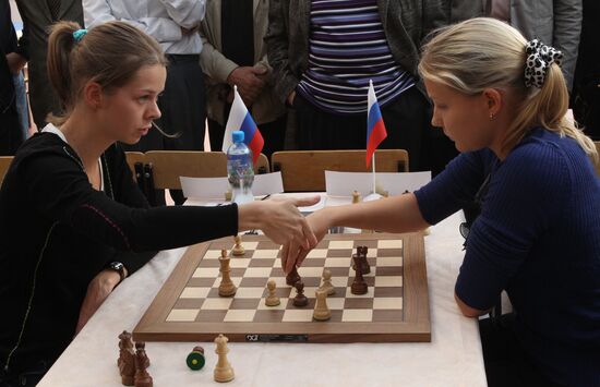 Tatyana Kosintseva and Valentina Gunina