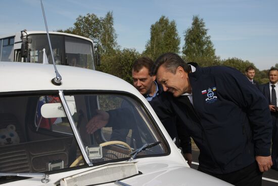Dmitry Medvedev, Viktor Yanukovich take part in auto rally