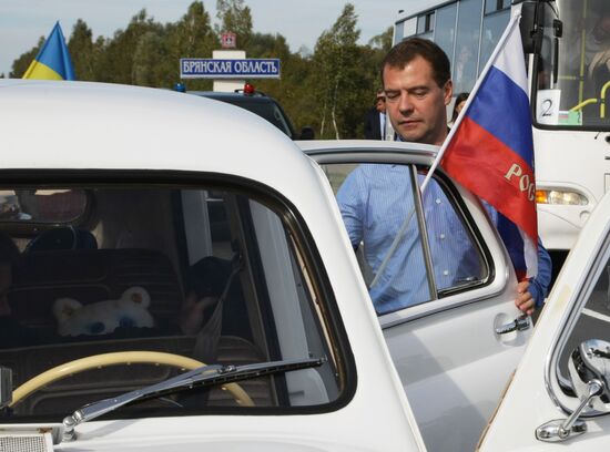 Dmitry Medvedev takes part in St.Petersburg-Kiev motor race