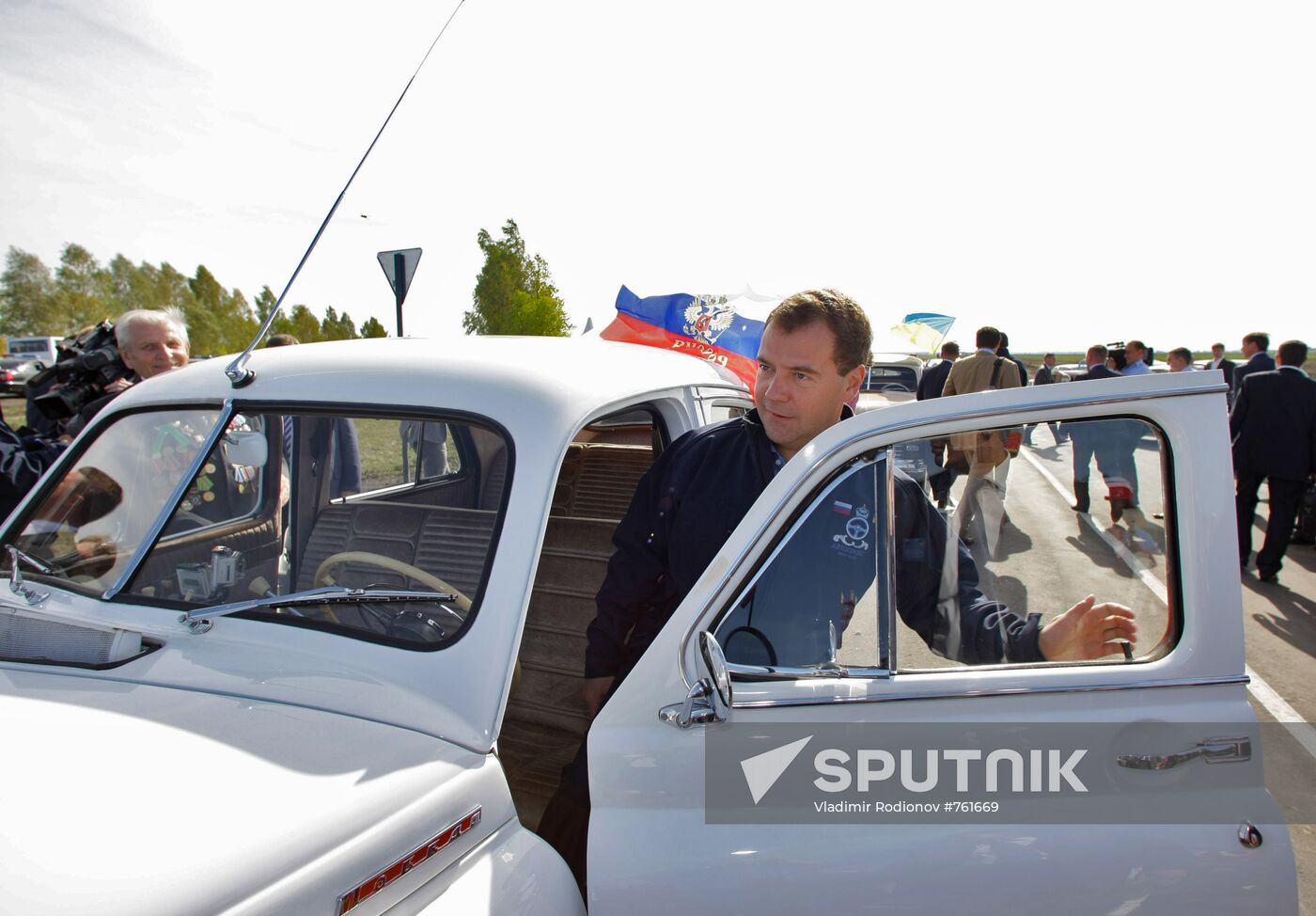 Dmitry Medvedev takes part in St.Petersburg-Kiev motor race