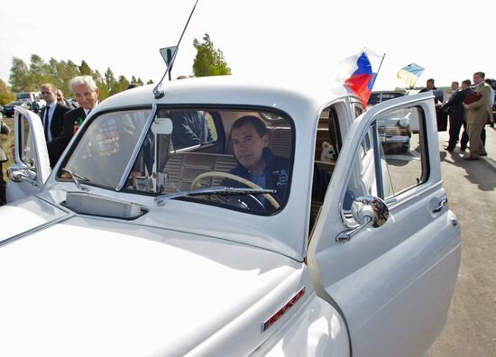 Dmitry Medvedev takes part in St.Petersburg-Kiev motor race