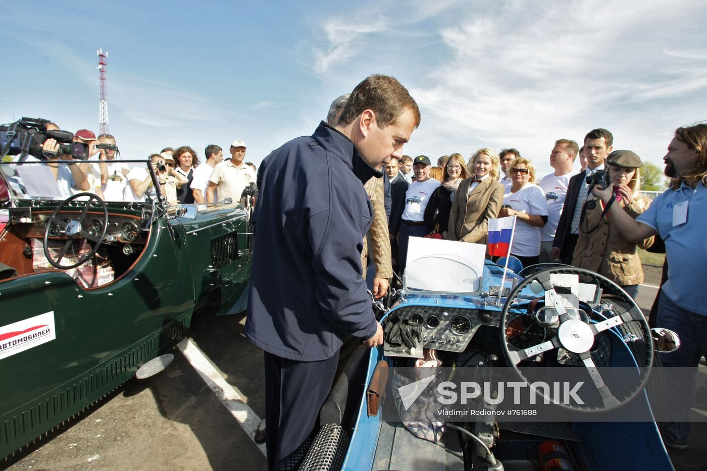 Dmitry Medvedev takes part in St.Petersburg-Kiev motor race