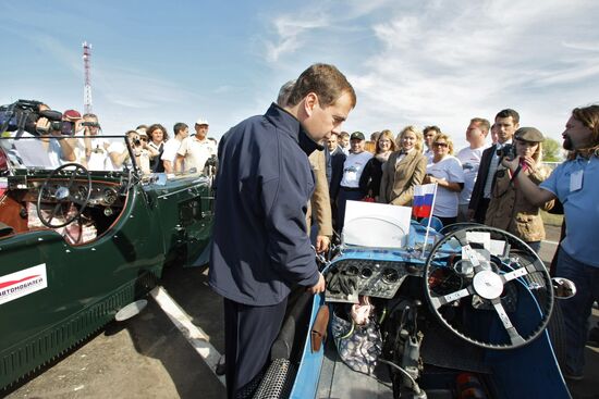 Dmitry Medvedev takes part in St.Petersburg-Kiev motor race