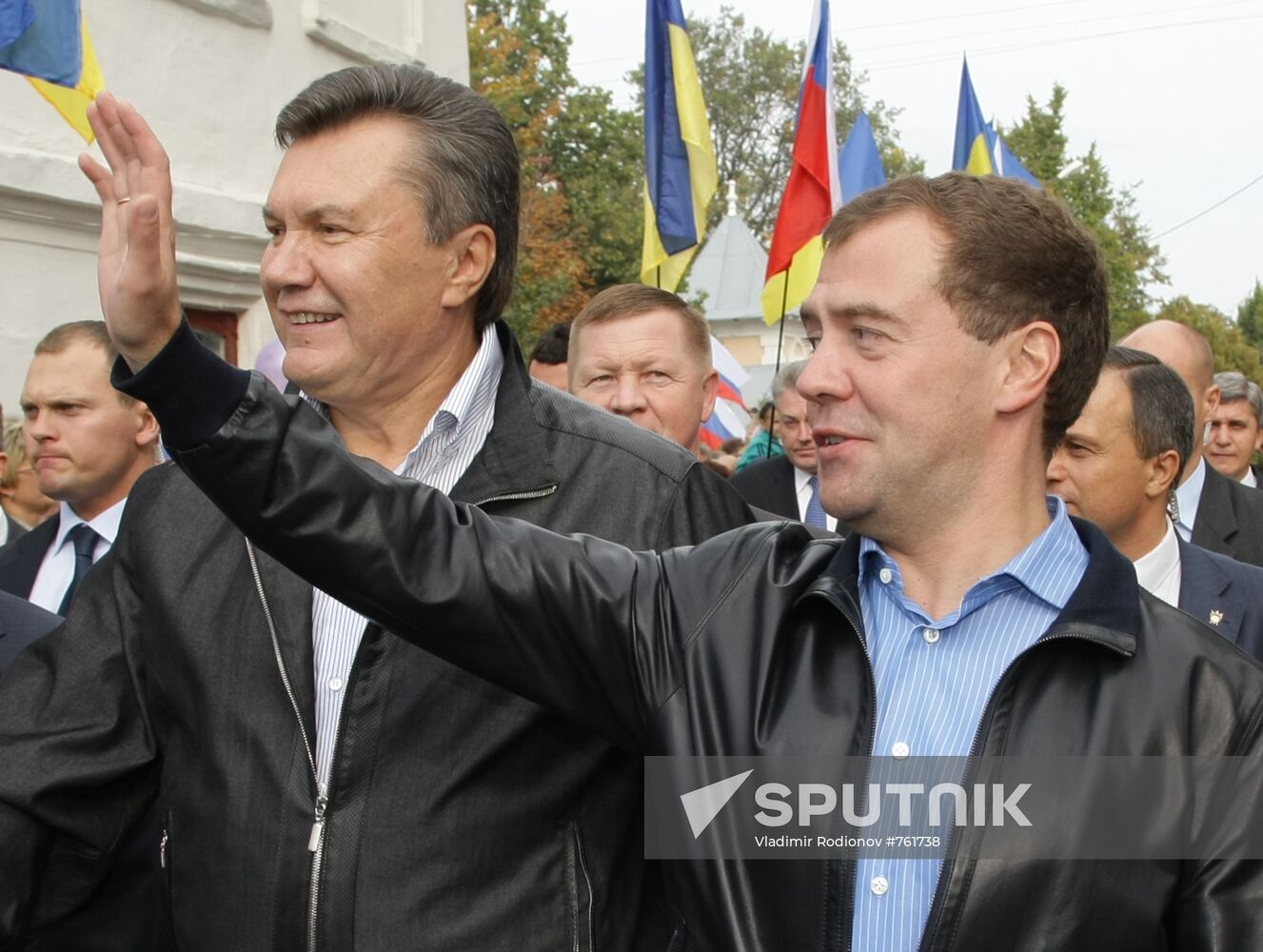 Dmitry Medvedev, Viktor Yanukovich arrive in Glukhov
