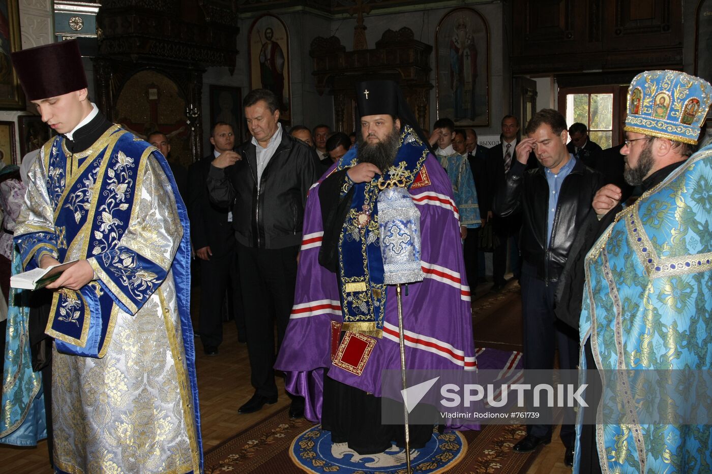 Dmitry Medvedev, Viktor Yanukovich arrive in Glukhov