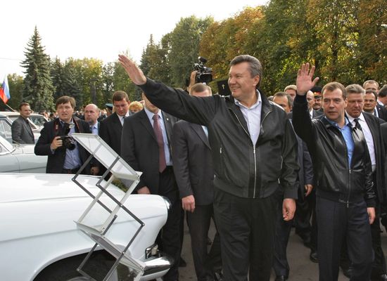 Dmitry Medvedev, Viktor Yanukovich arrive in Glukhov