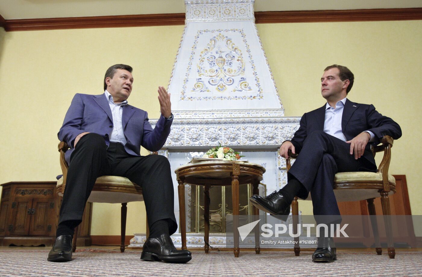 Dmitry Medvedev and Viktor Yanukovych at Zavidovo residence