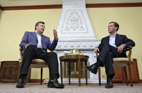 Dmitry Medvedev and Viktor Yanukovych at Zavidovo residence