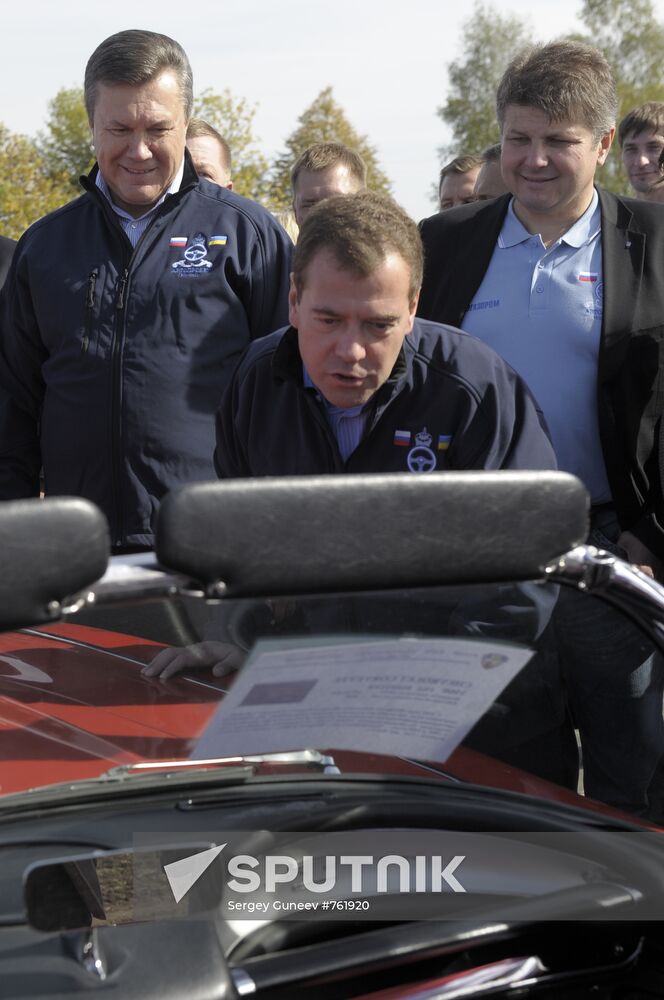 Dmitry Medvedev, Viktor Yanukovich take part in auto rally