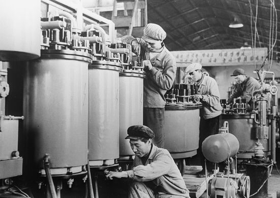 Assembling the mercury rectifiers