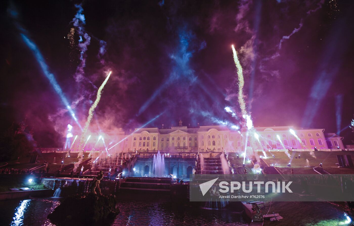 Fireworks, light and music show in Peterhof