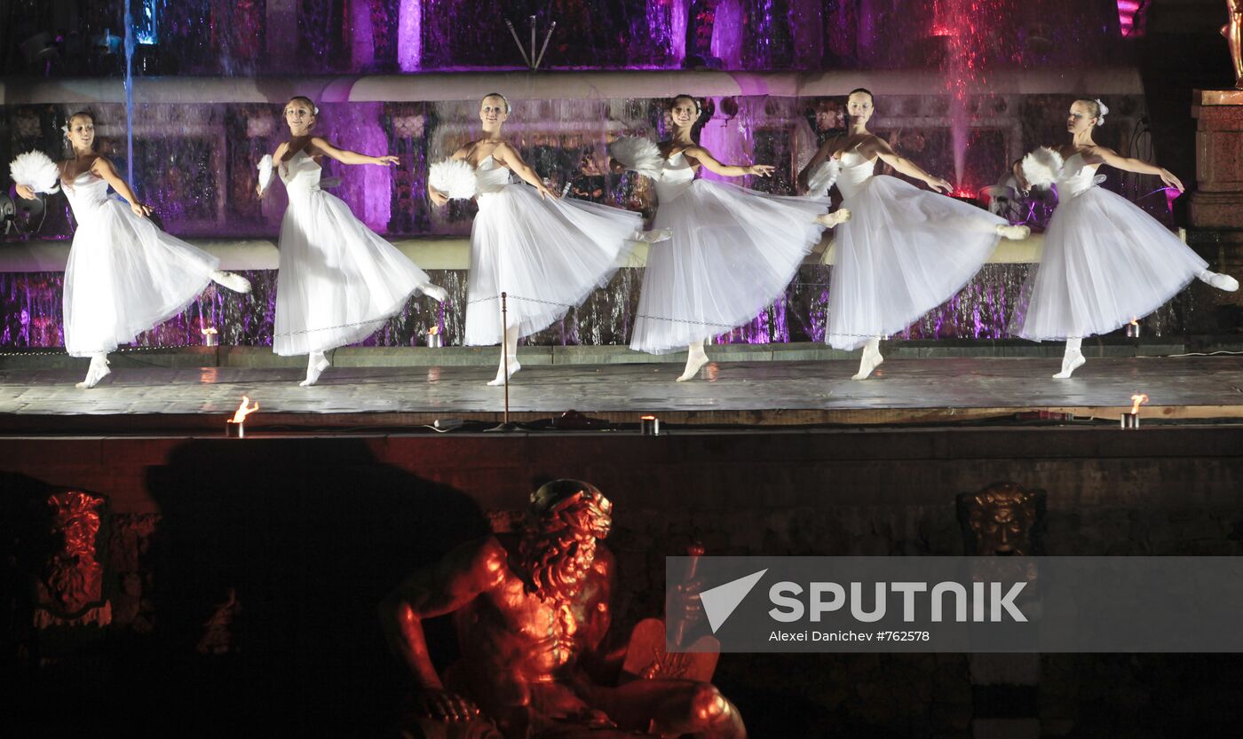 Fireworks, light and music show in Peterhof