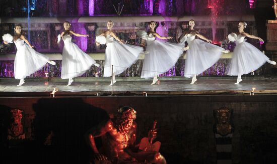 Fireworks, light and music show in Peterhof