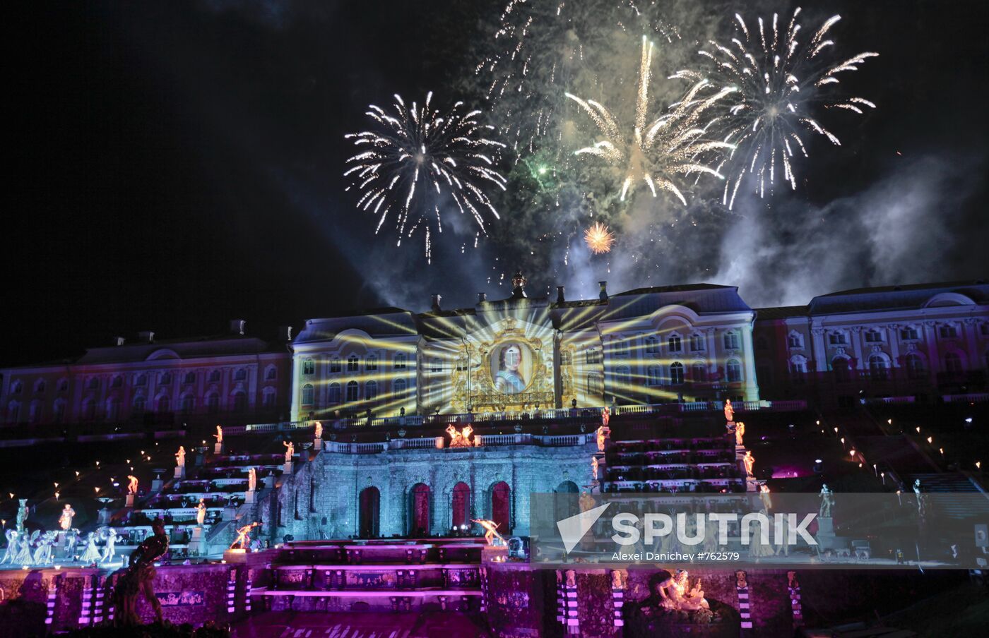 Fireworks, light and music show in Peterhof