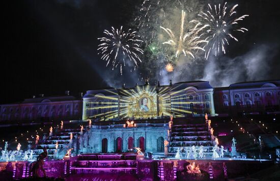 Fireworks, light and music show in Peterhof