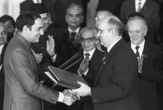 Mikhail Gorbachev and Rajiv Gandhi