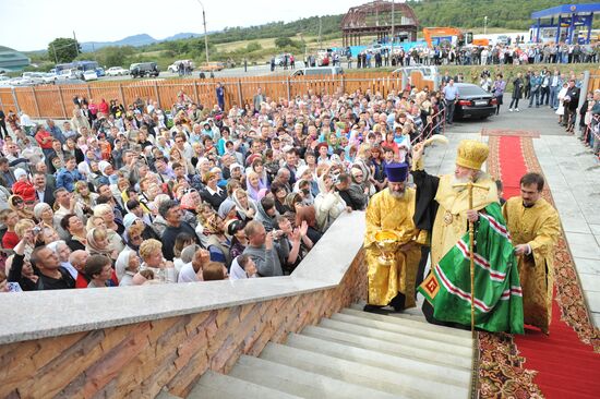Patriarch Kirill consecrates church