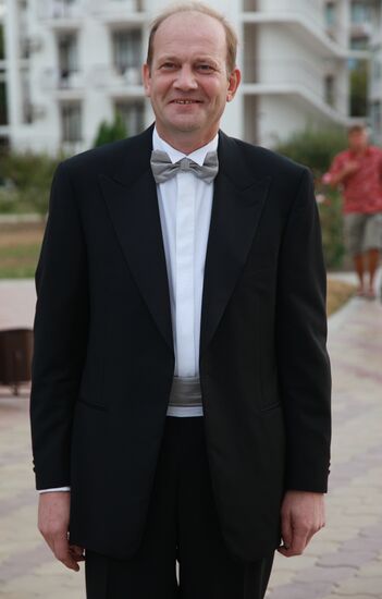 Igor SergeyevAct