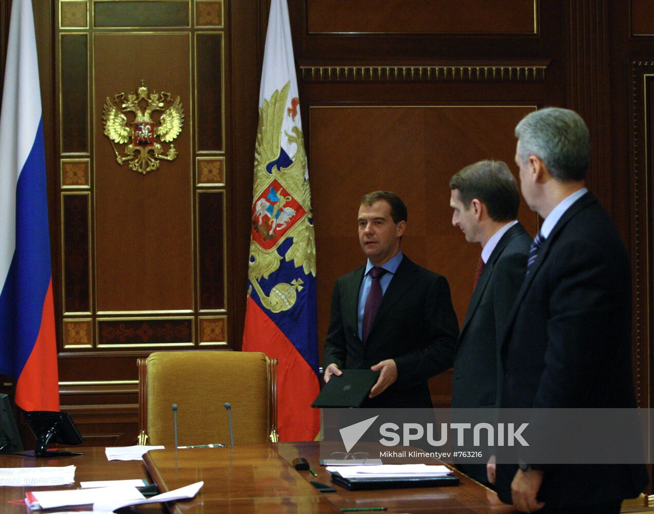 Meeting on optimal number of federal officials