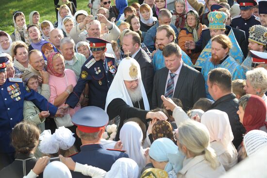 Patriarch Kirill converses with parioshioners
