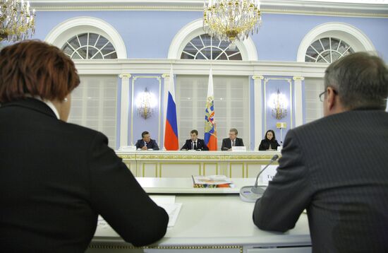 Dmitry Medvedev chairs meeting at Gorki residence