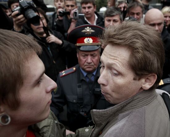 Sexual minority activists hold rally against Yuri Luzhkov