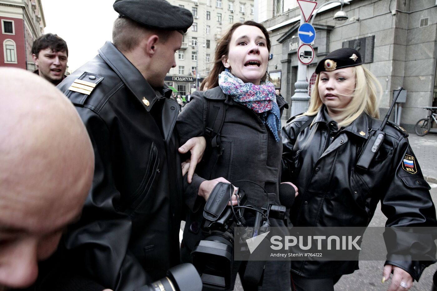 Sexual minority activists hold rally against Yuri Luzhkov