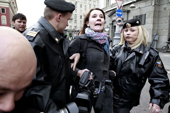 Sexual minority activists hold rally against Yuri Luzhkov