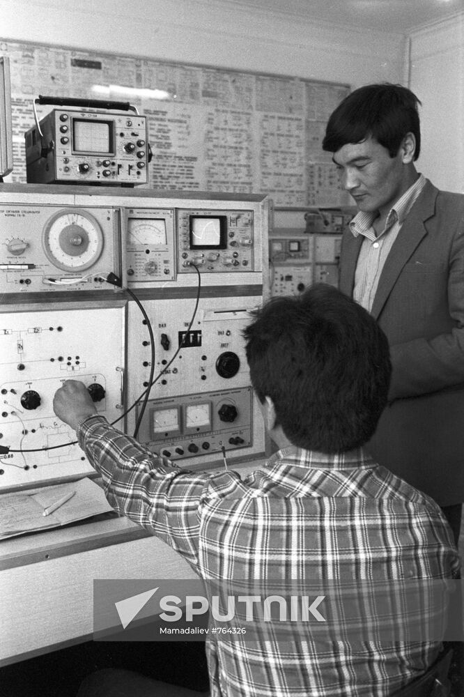 Students of the Frunze Polytechnical at practical classes