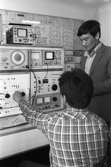 Students of the Frunze Polytechnical at practical classes
