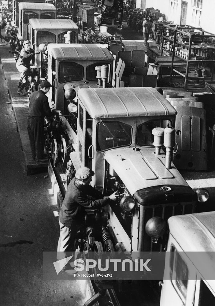 Tractor factory, Kijang