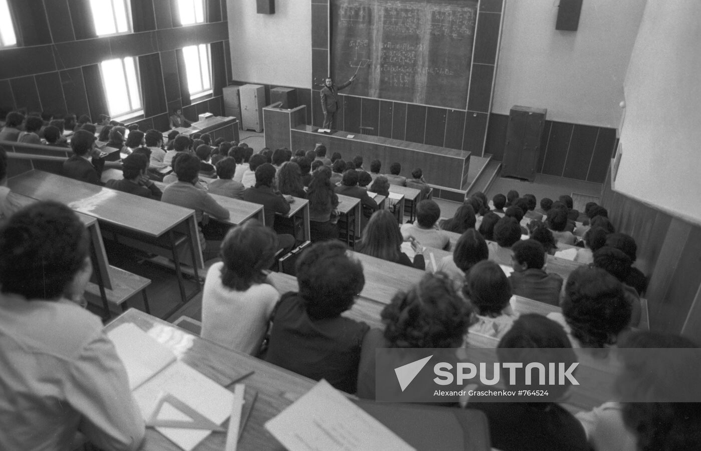 Khachatur Mkoyan lecturing on advanced maths
