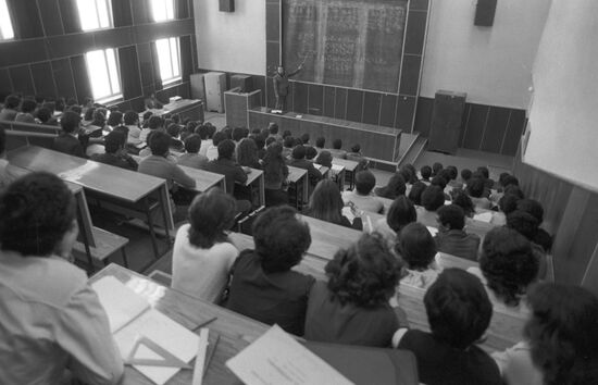 Khachatur Mkoyan lecturing on advanced maths