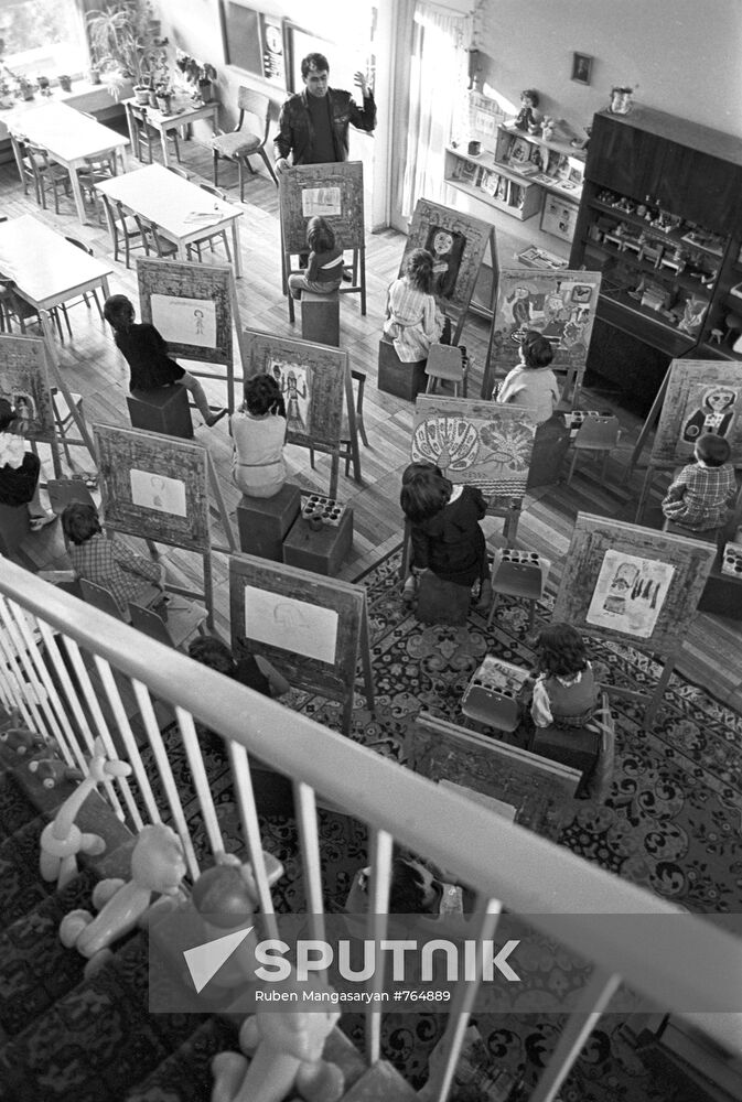 Painting class at a kindergarten in Yerevan