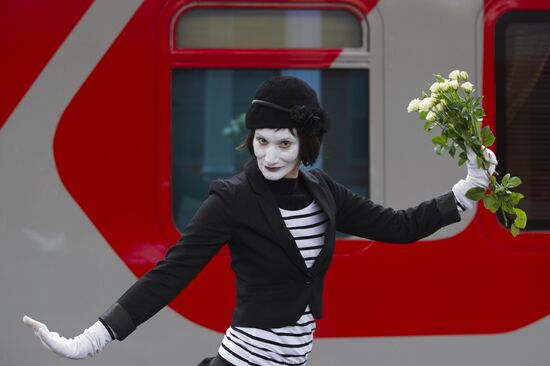 Russia's Moscow-Nice railway train sets out on its maiden trip