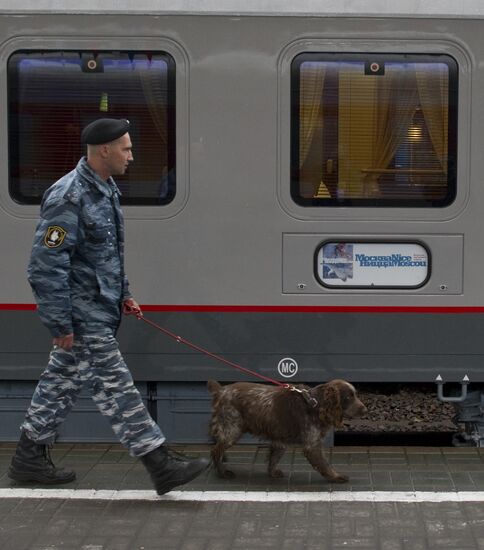 Russia's Moscow-Nice railway train sets out on its maiden trip