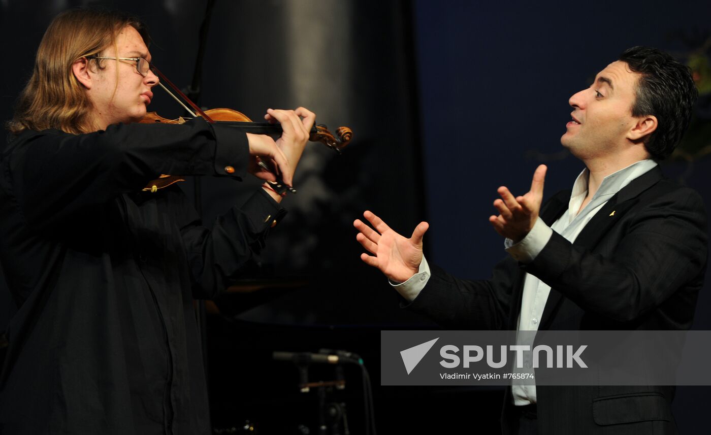 Violinist Maksim Vengerov gives master class