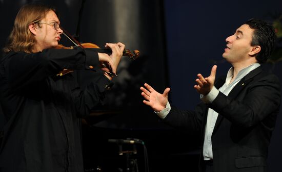 Violinist Maksim Vengerov gives master class