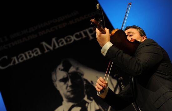 Violinist Maksim Vengerov gives master class