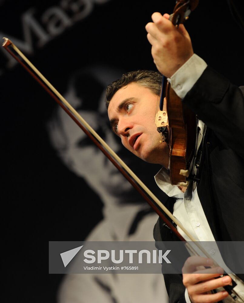 Violinist Maksim Vengerov gives master class