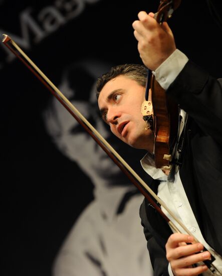 Violinist Maksim Vengerov gives master class