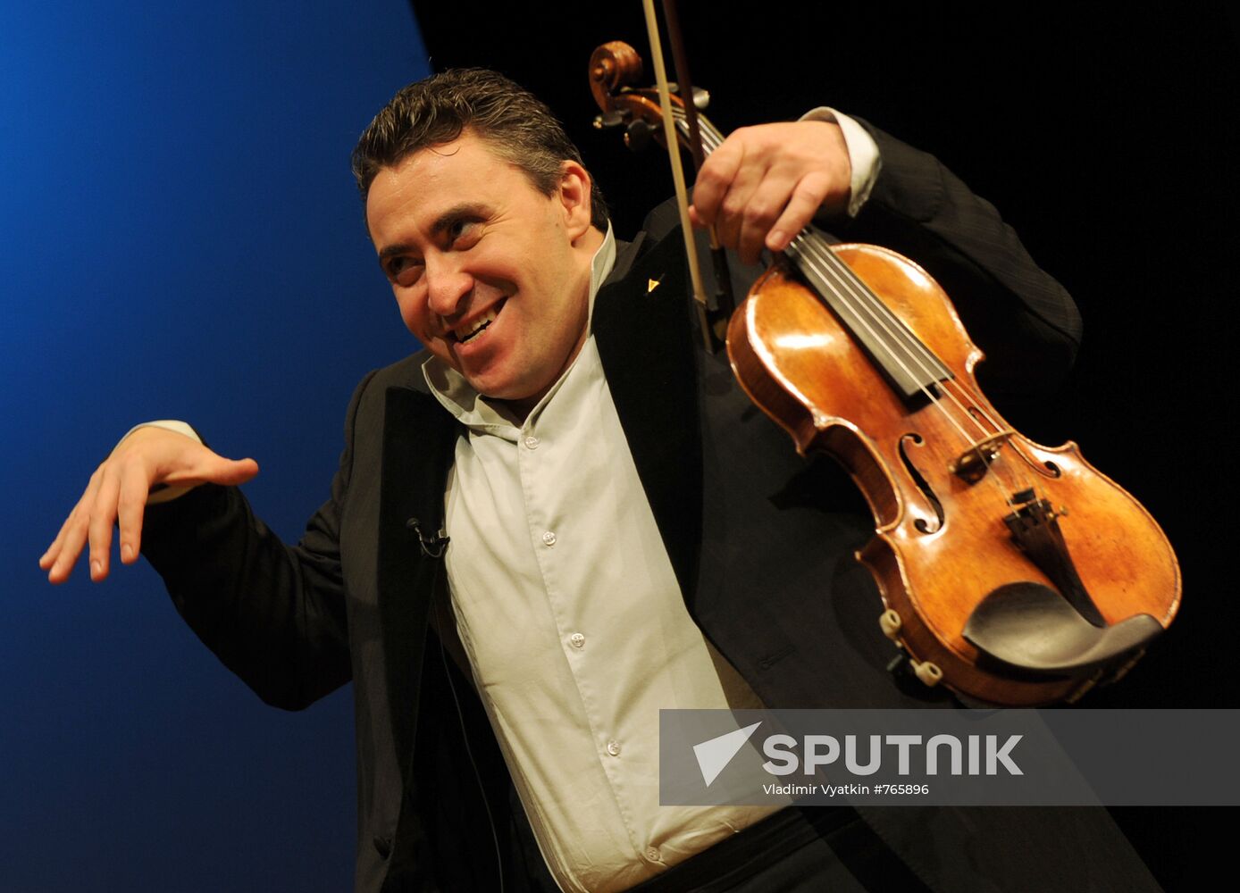 Violinist Maksim Vengerov gives master class