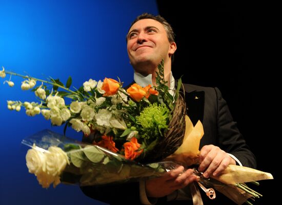 Violinist Maksim Vengerov gives master class