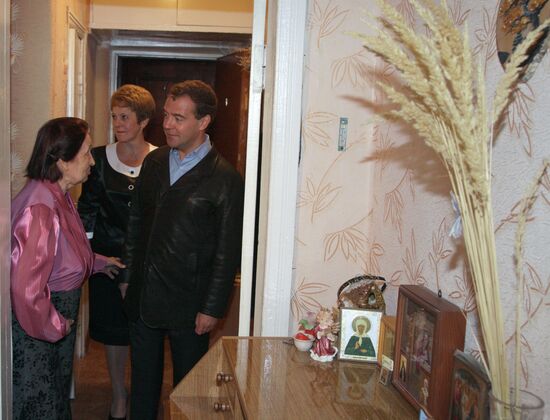 Dmitry Medvedev visits labor veteran