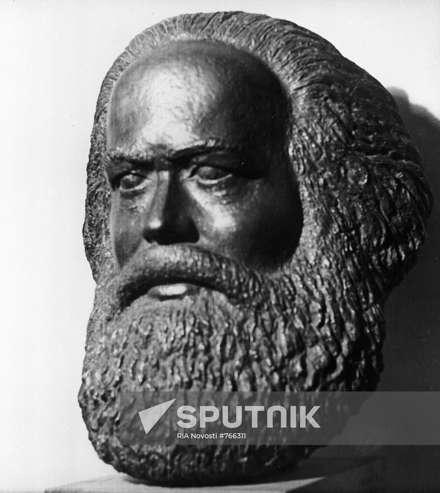 Fritz Kremer. Sculpture of Karl Marx