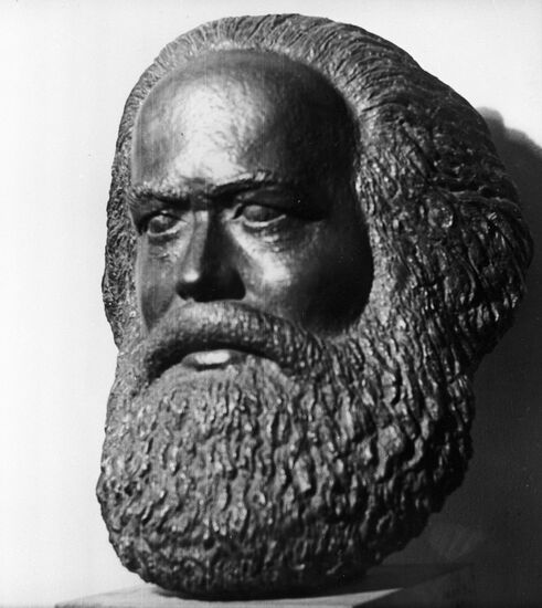 Fritz Kremer. Sculpture of Karl Marx