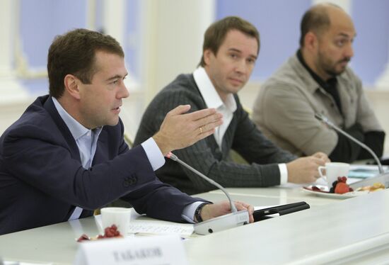 President Medvedev meets Russian theater people